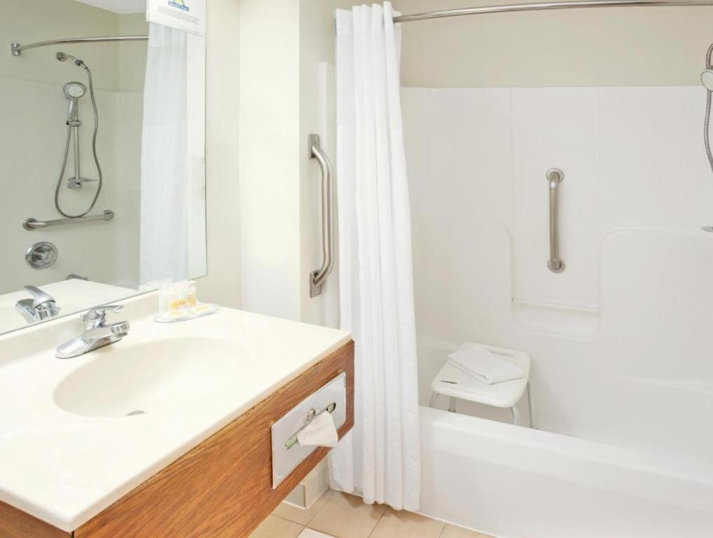 Halsted Inn And Suites Harvey - Chicago Southland Buitenkant foto