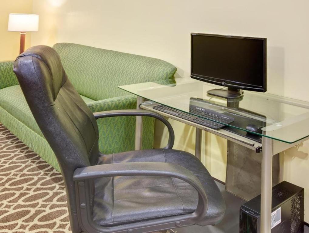 Halsted Inn And Suites Harvey - Chicago Southland Buitenkant foto