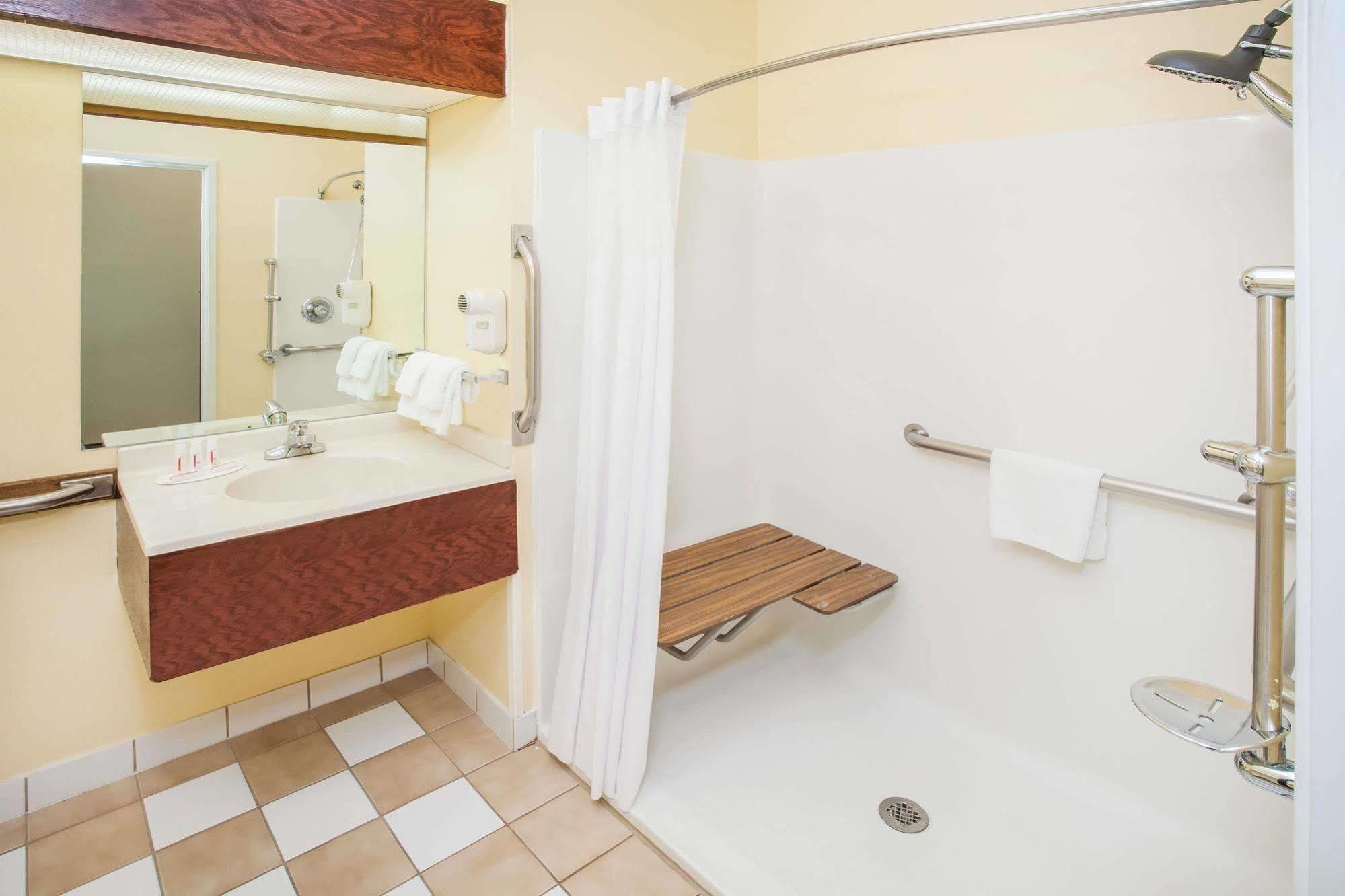 Halsted Inn And Suites Harvey - Chicago Southland Buitenkant foto