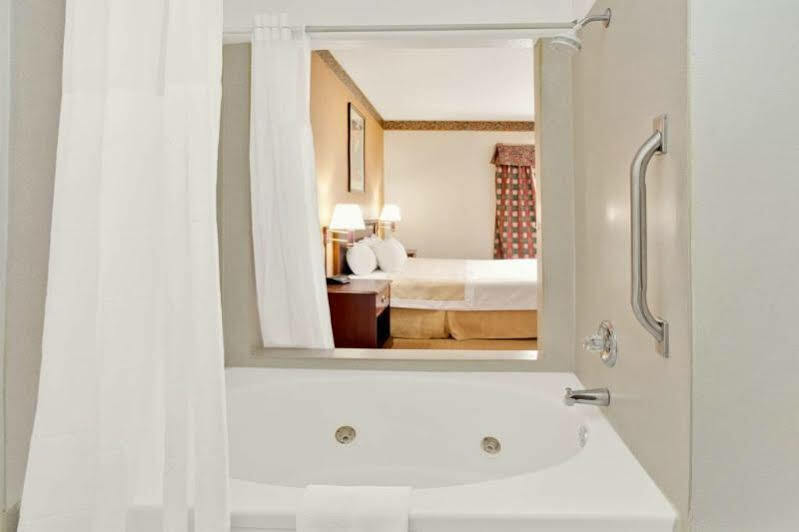 Halsted Inn And Suites Harvey - Chicago Southland Buitenkant foto